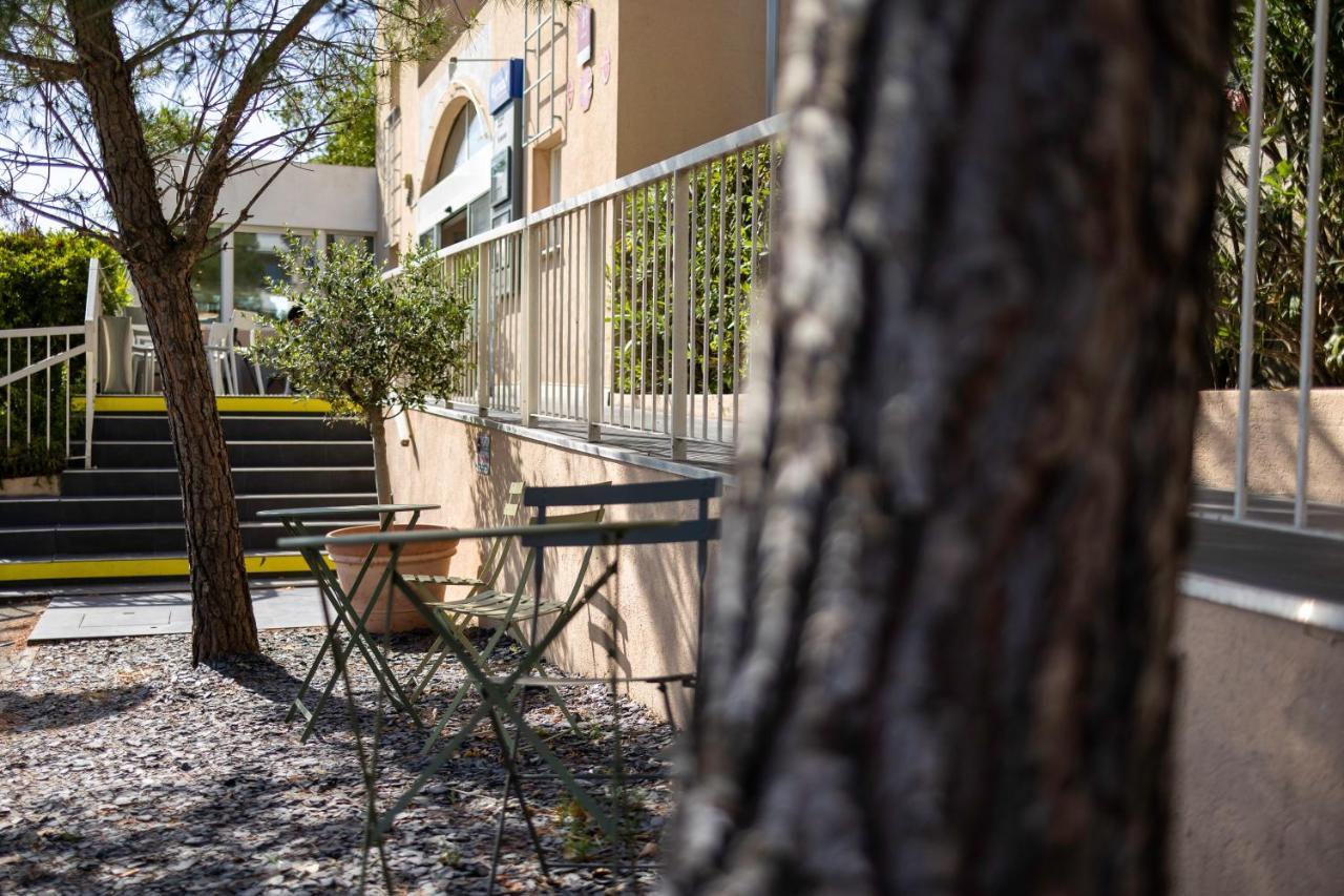 Hotel Restaurant Kyriad Frejus Exterior photo