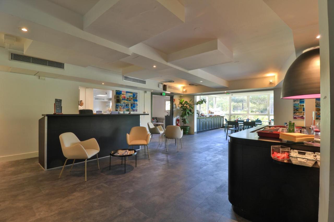 Hotel Restaurant Kyriad Frejus Exterior photo