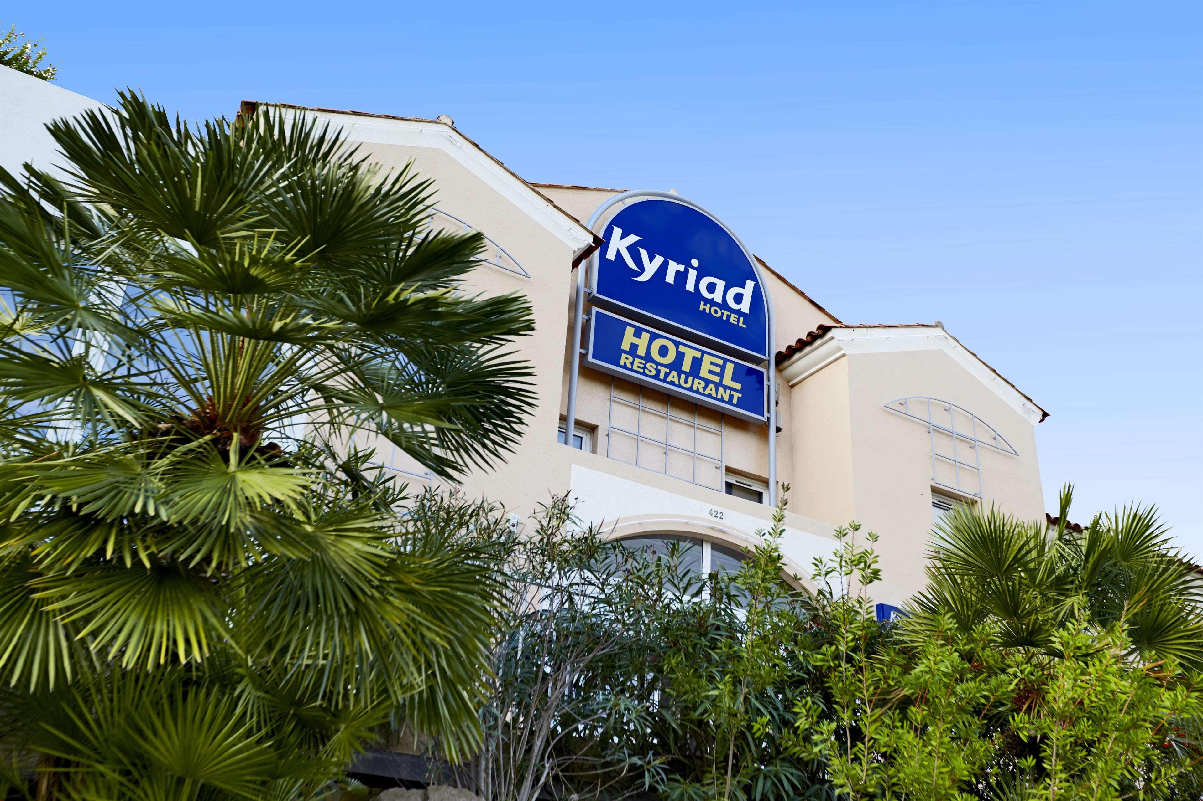 Hotel Restaurant Kyriad Frejus Exterior photo