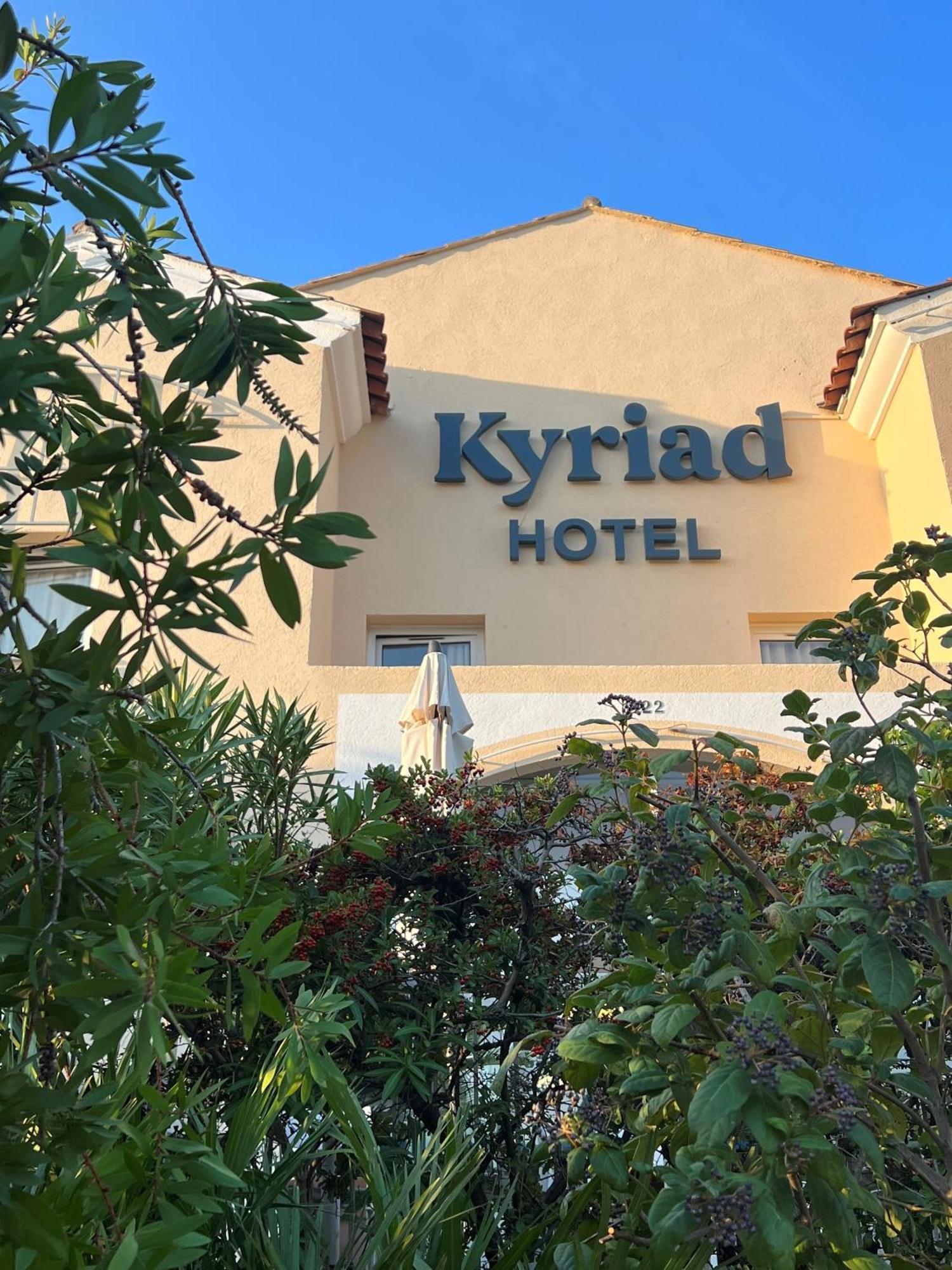 Hotel Restaurant Kyriad Frejus Exterior photo