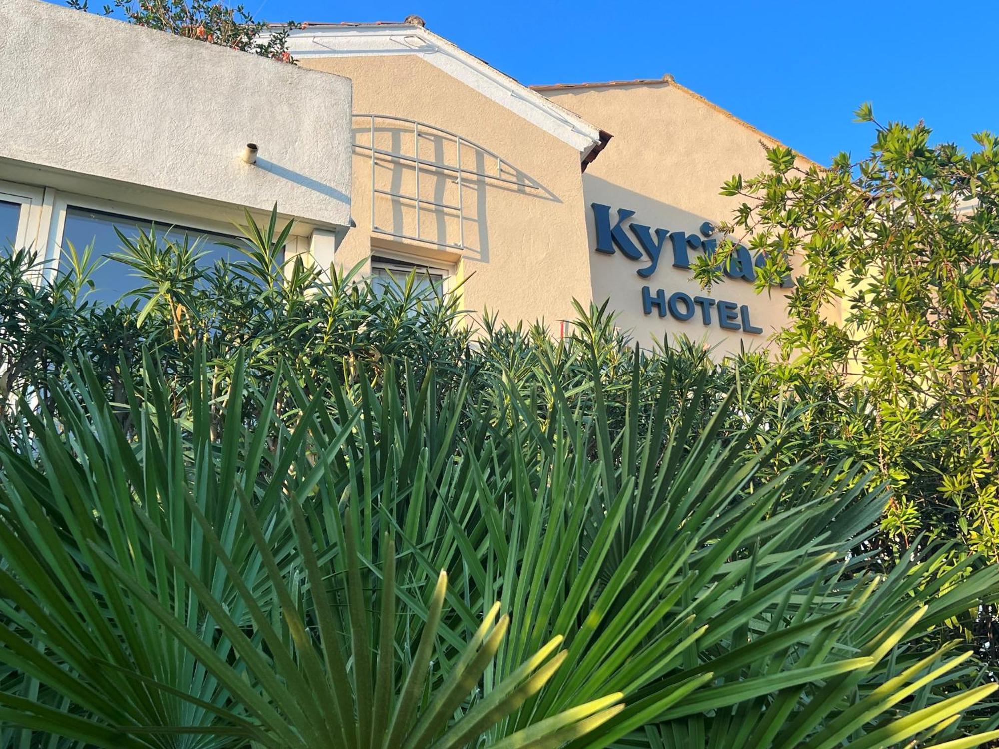 Hotel Restaurant Kyriad Frejus Exterior photo
