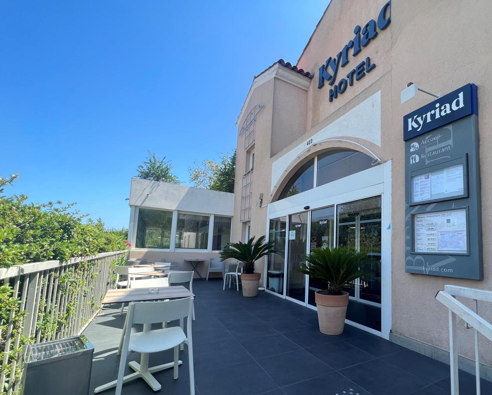 Hotel Restaurant Kyriad Frejus Exterior photo