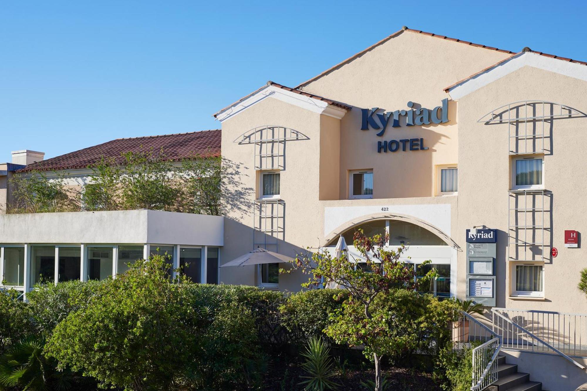 Hotel Restaurant Kyriad Frejus Exterior photo